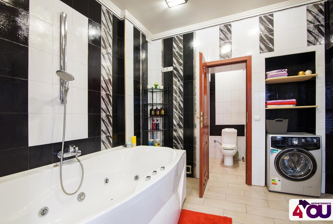 4You Apartaments Lviv Kültér fotó
